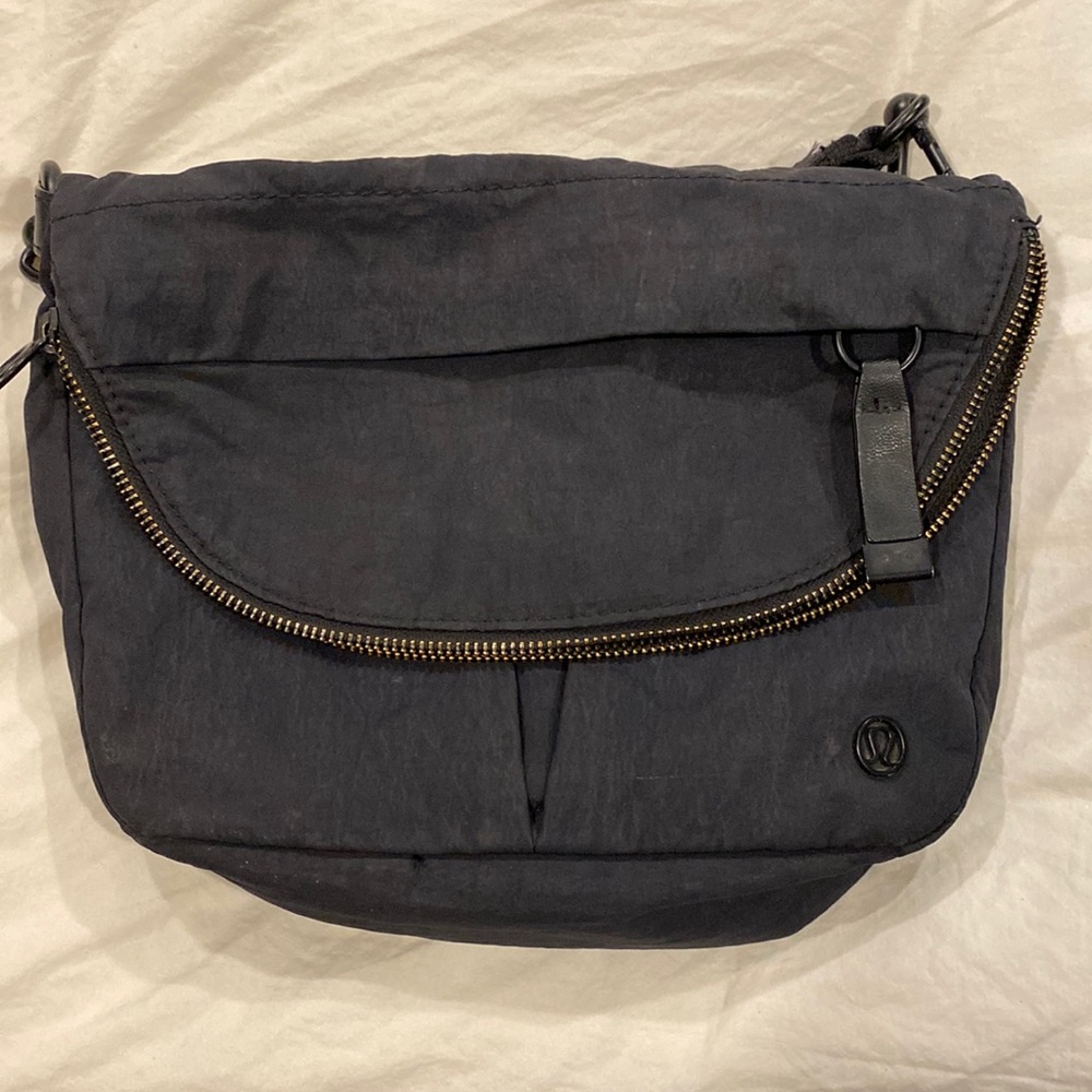 Black lululemon purse